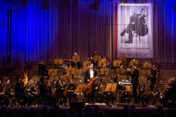 Cellist Ivan Skanavi und das Rundfunk-Sinfonieorchester Berlin, Foto: Clemens Porikys