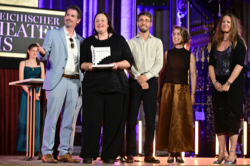 Das Leading-Team des Tiroler Landestheater wurde für  Brundibar als beste Gesamtpodurktion Jugend ausgezeichnet. Foto: Christian Jobst