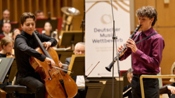 Die Preisträger Constantin Heise (Violoncello) und Joschka Kremsler (Klarinette). Foto: Christiahnh Palm